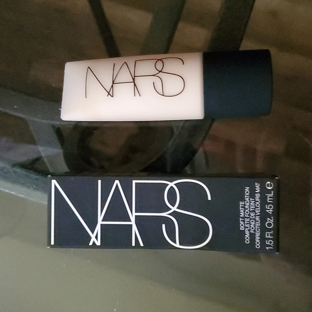 Nars Soft Matte Complete Foundation in Light 3 GOBI